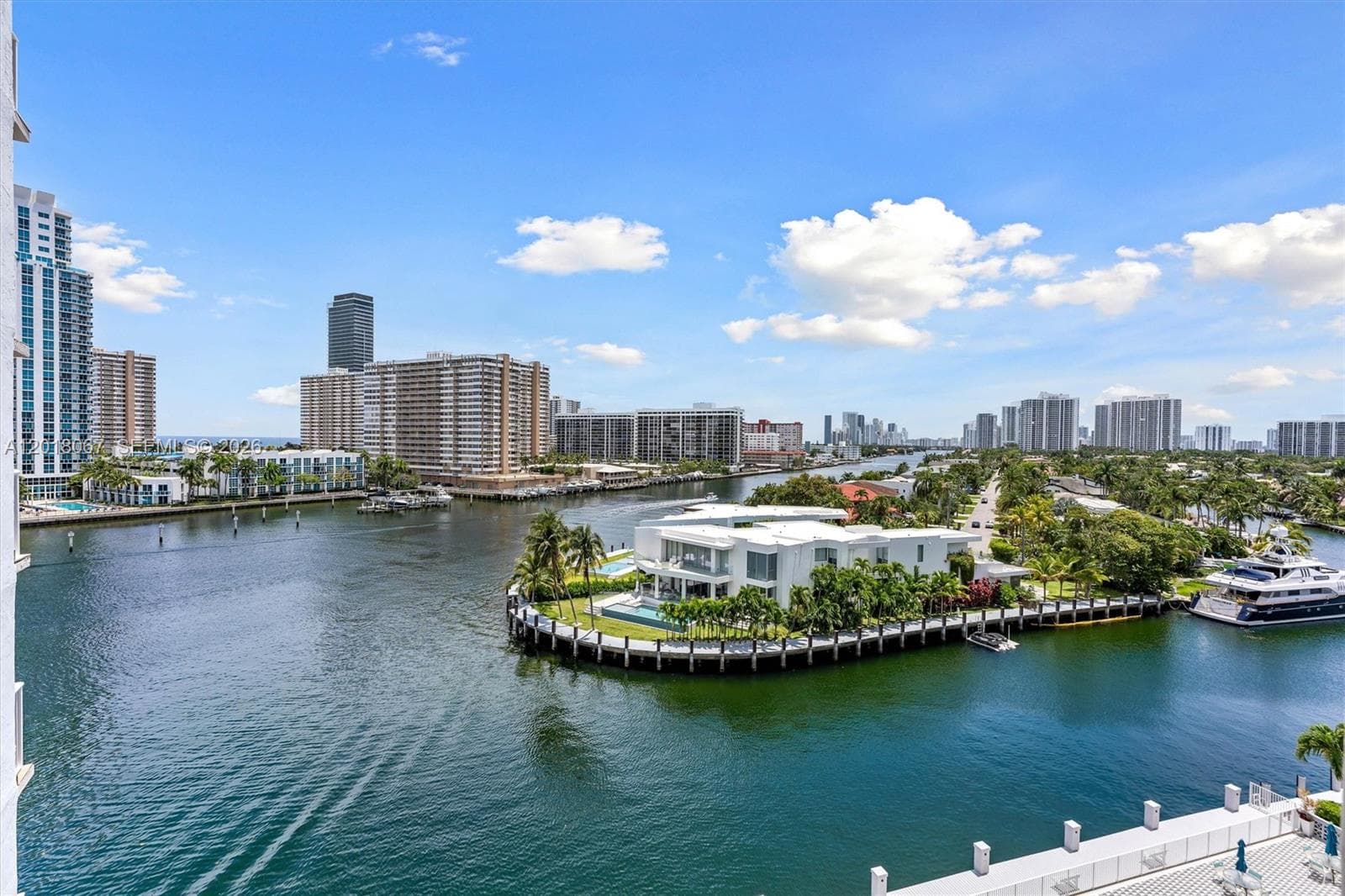 Golden Condo · #707 in Hallandale Beach - Photo 3
