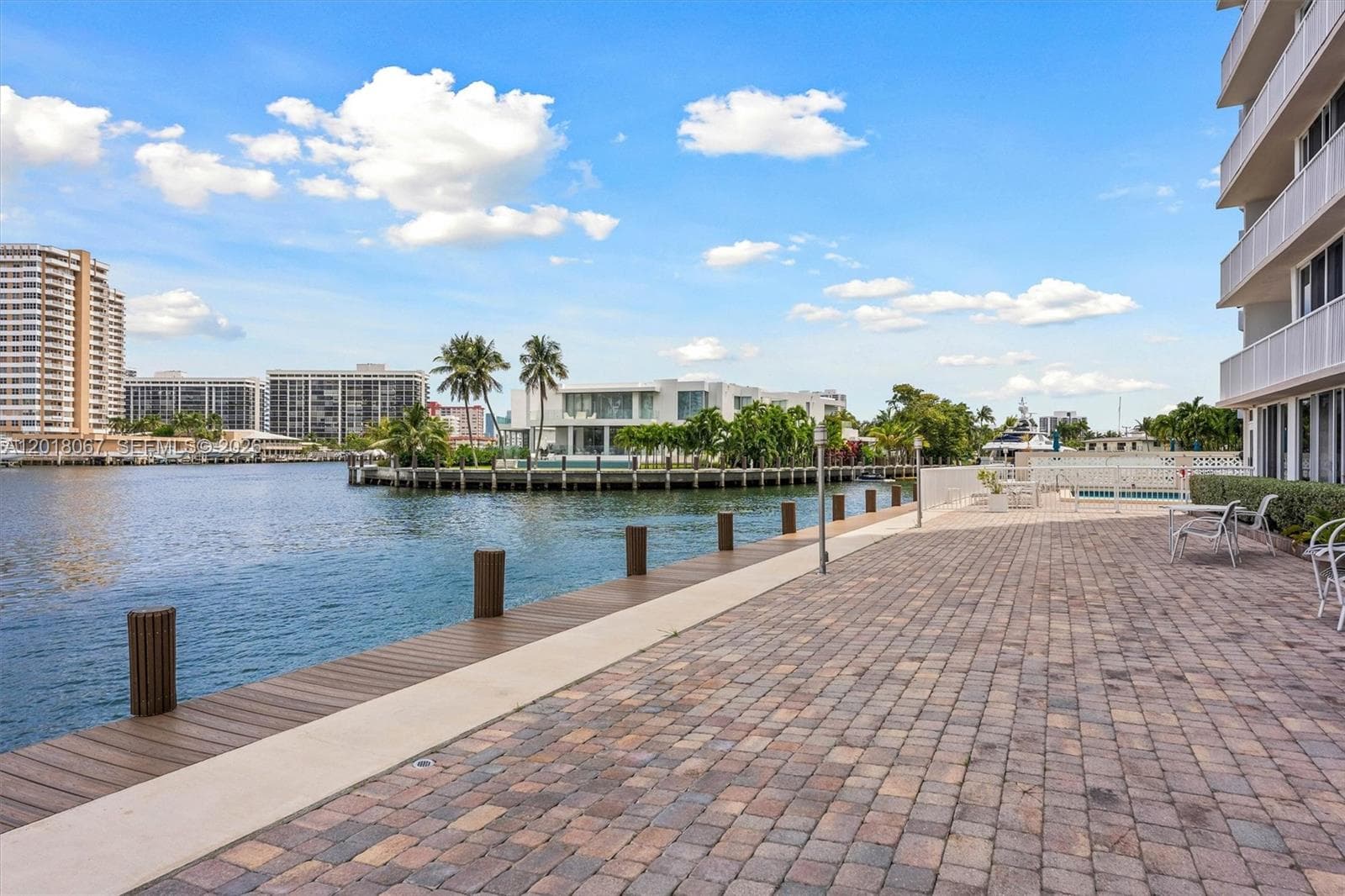 Golden Condo · #707 in Hallandale Beach - Photo 1