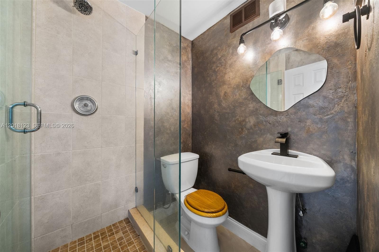 OCEANVIEW PARK CONDO · #1025 in Hallandale Beach - Photo 18