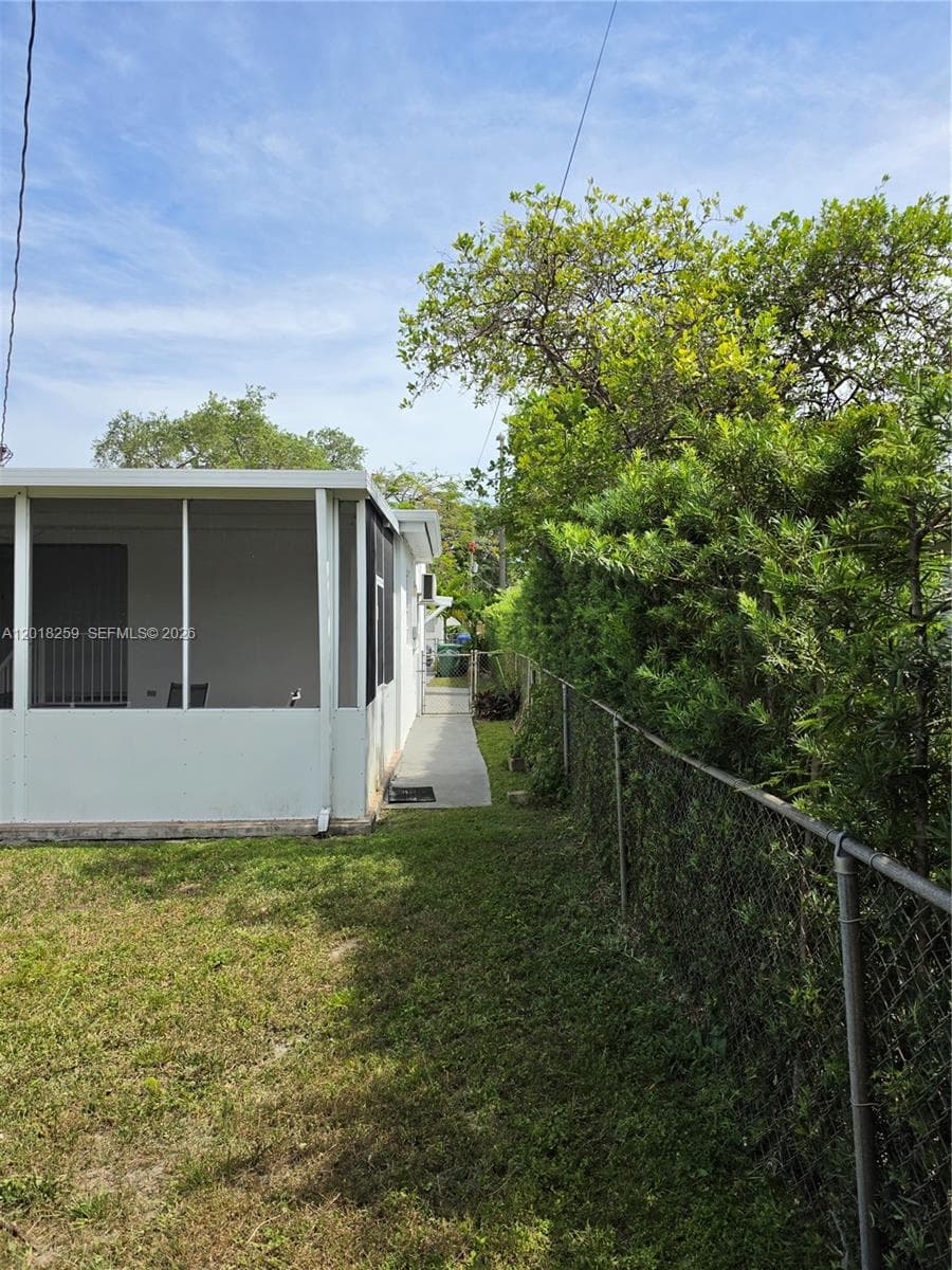 4601 SW 5th St #0 photo 5