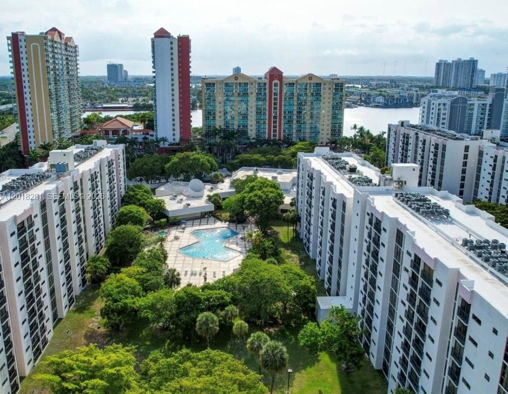 Plaza Las Amercias Condo · #601 in Sunny Isles Beach - Photo 8