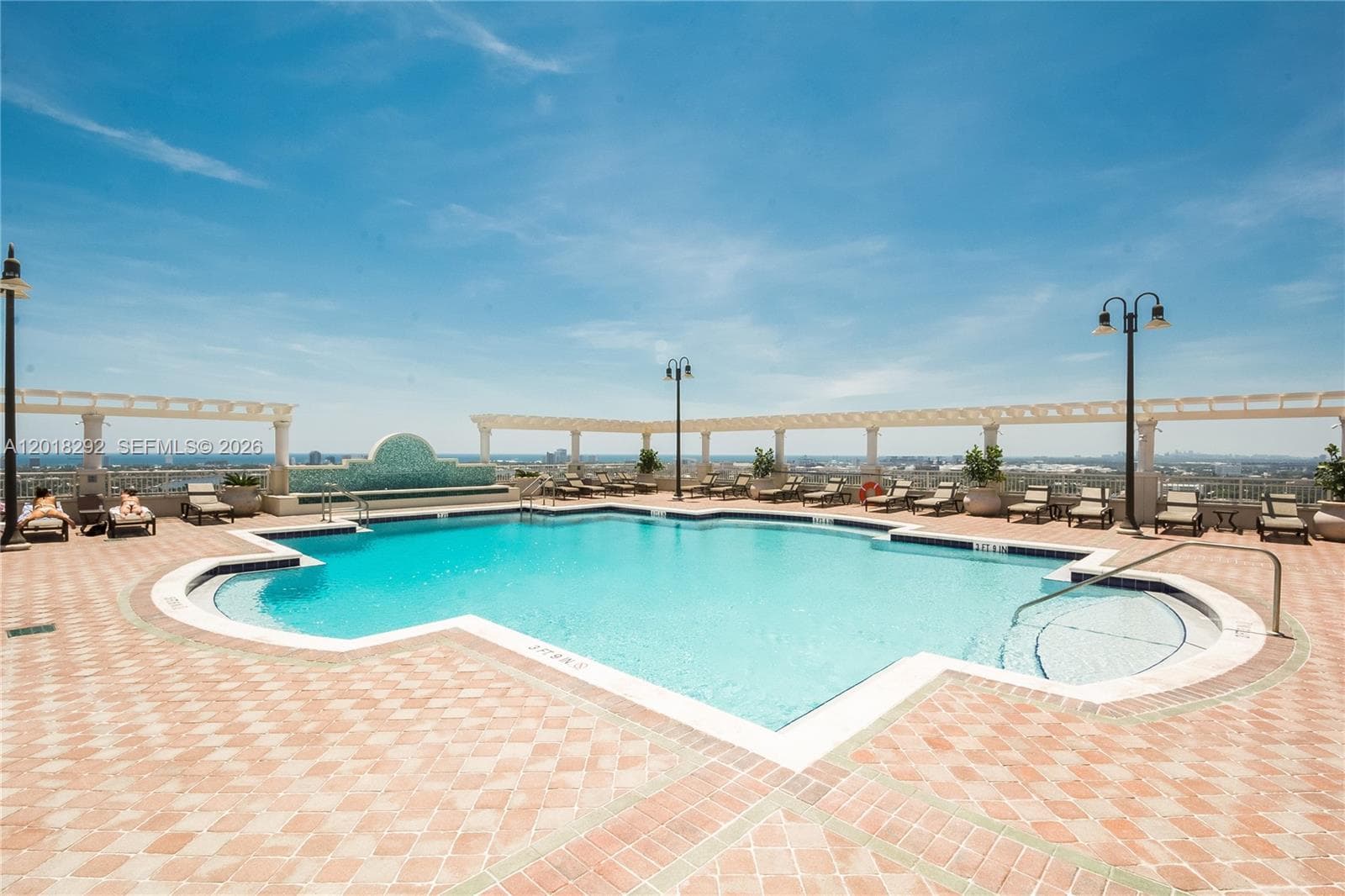 Roof top pool