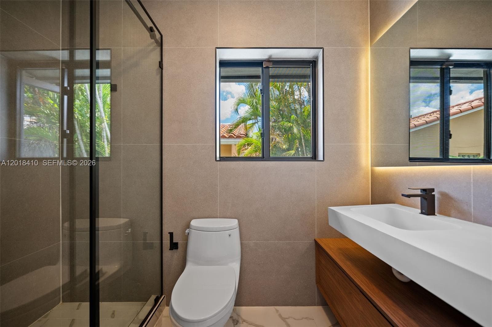 En-suite to waterfront bedroom