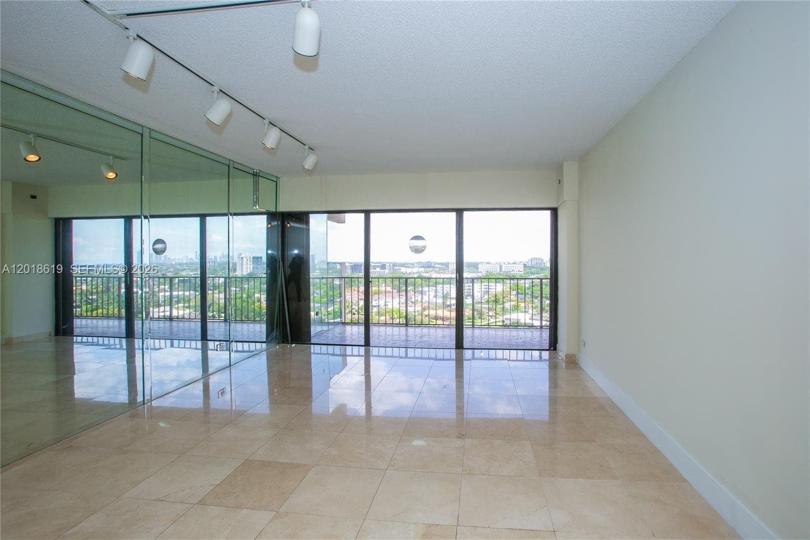 CRICKET CLUB CONDO · #1502 in Miami - Photo 3
