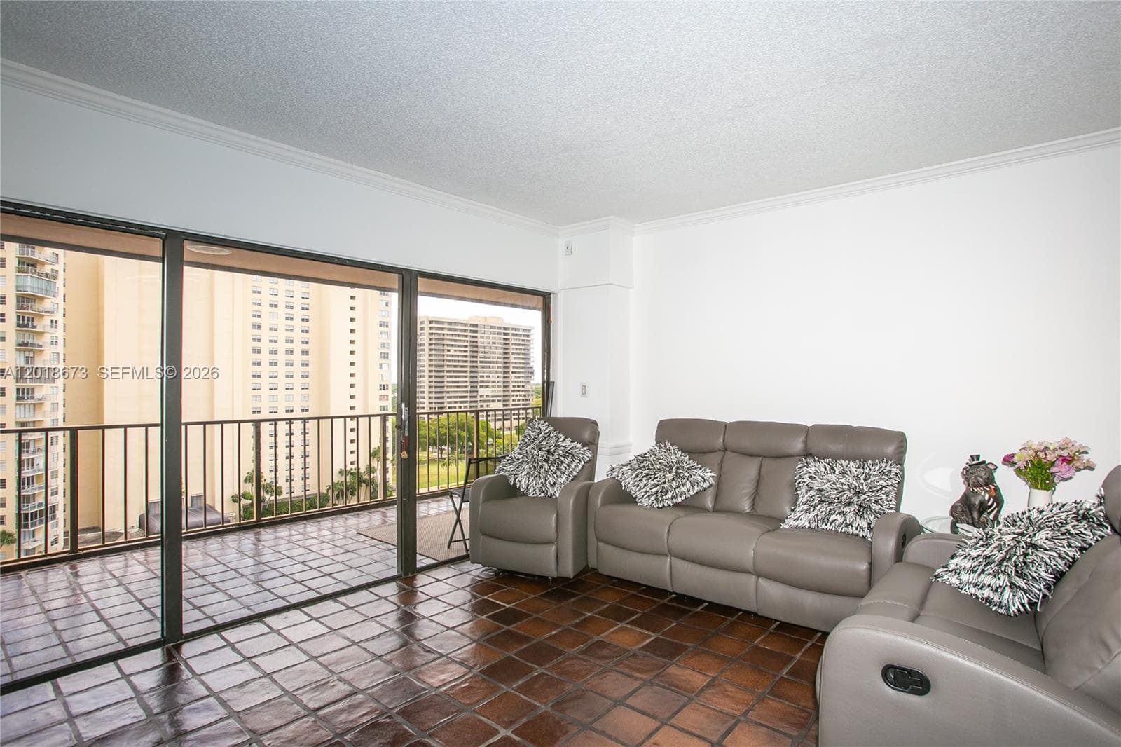 CRICKET CLUB CONDO · #1207 in Miami - Photo 3