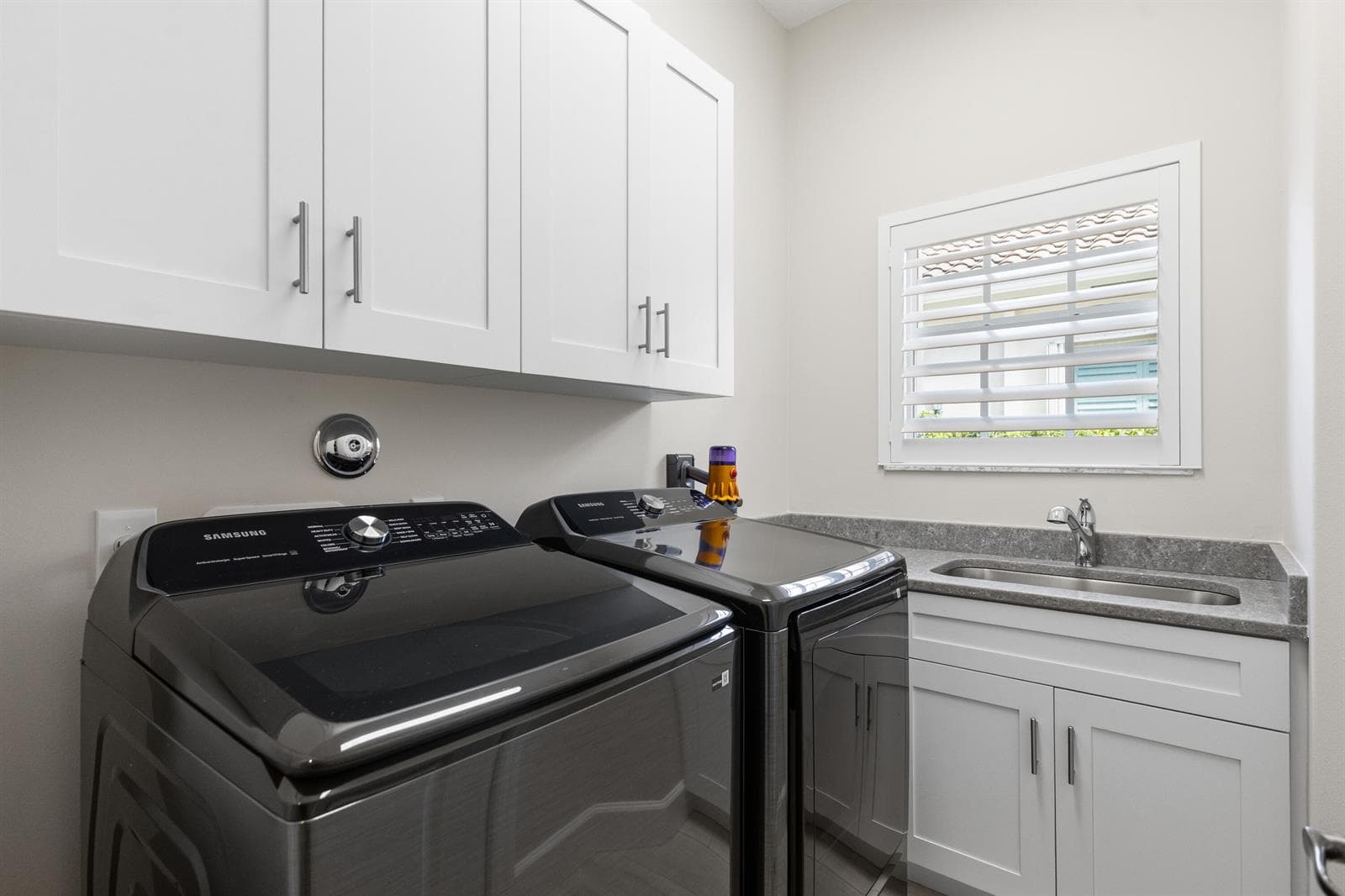 Laundry room with sink