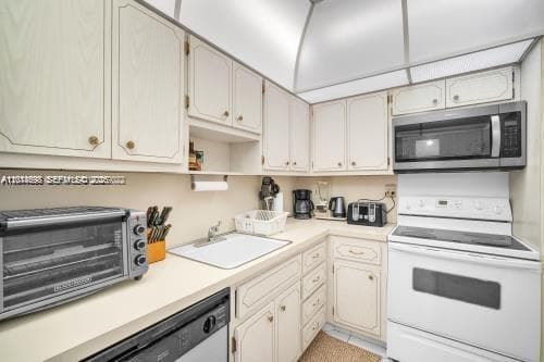 HEMISPHERES CONDO · #4D in Hallandale Beach - Photo 10