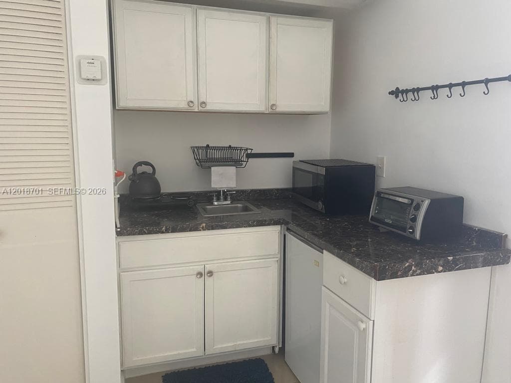 Palm Bay Condominium · #1E in Miami - Photo 3