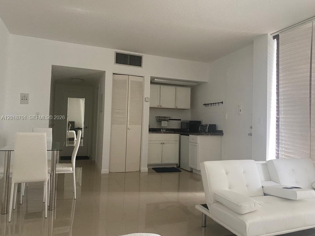 Palm Bay Condominium · #1E in Miami - Photo 1