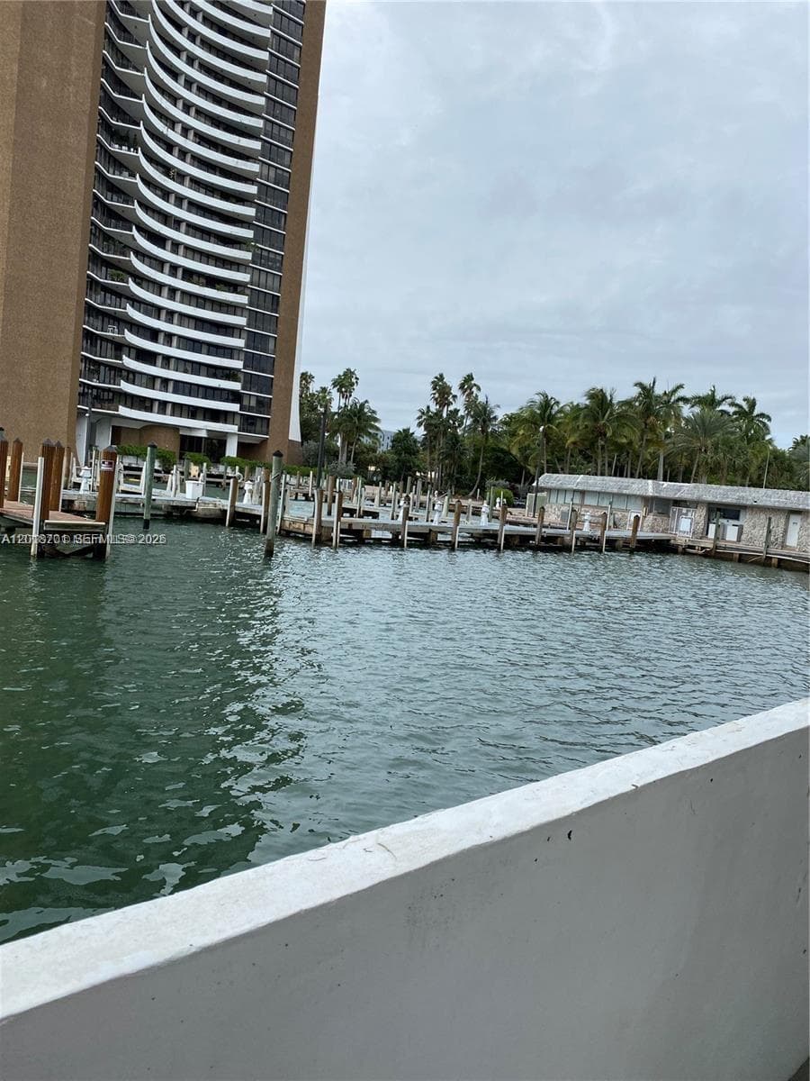 Palm Bay Condominium · #1E in Miami - Photo 29