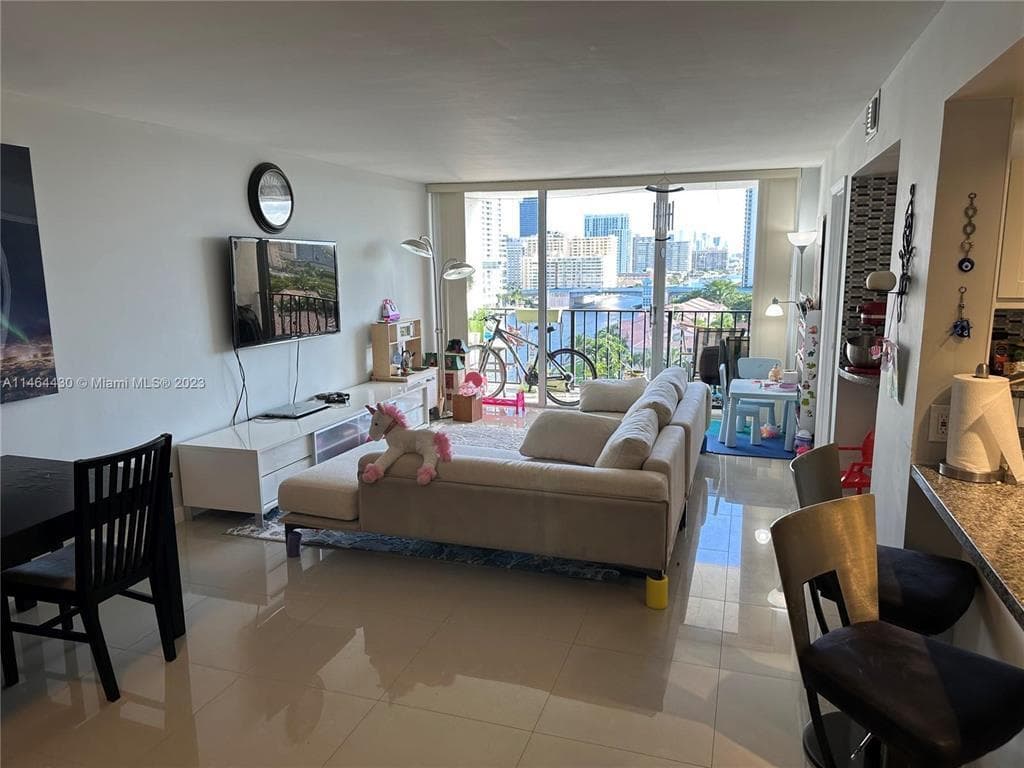 Living room 2