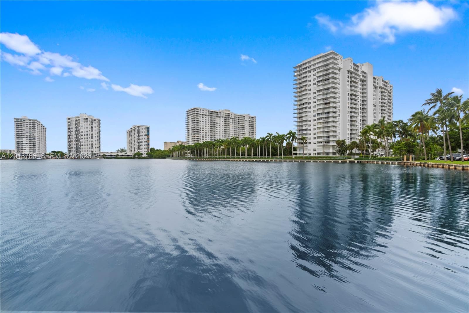 THE CLIPPER AT BISC COVE · #305 in Aventura - Photo 26