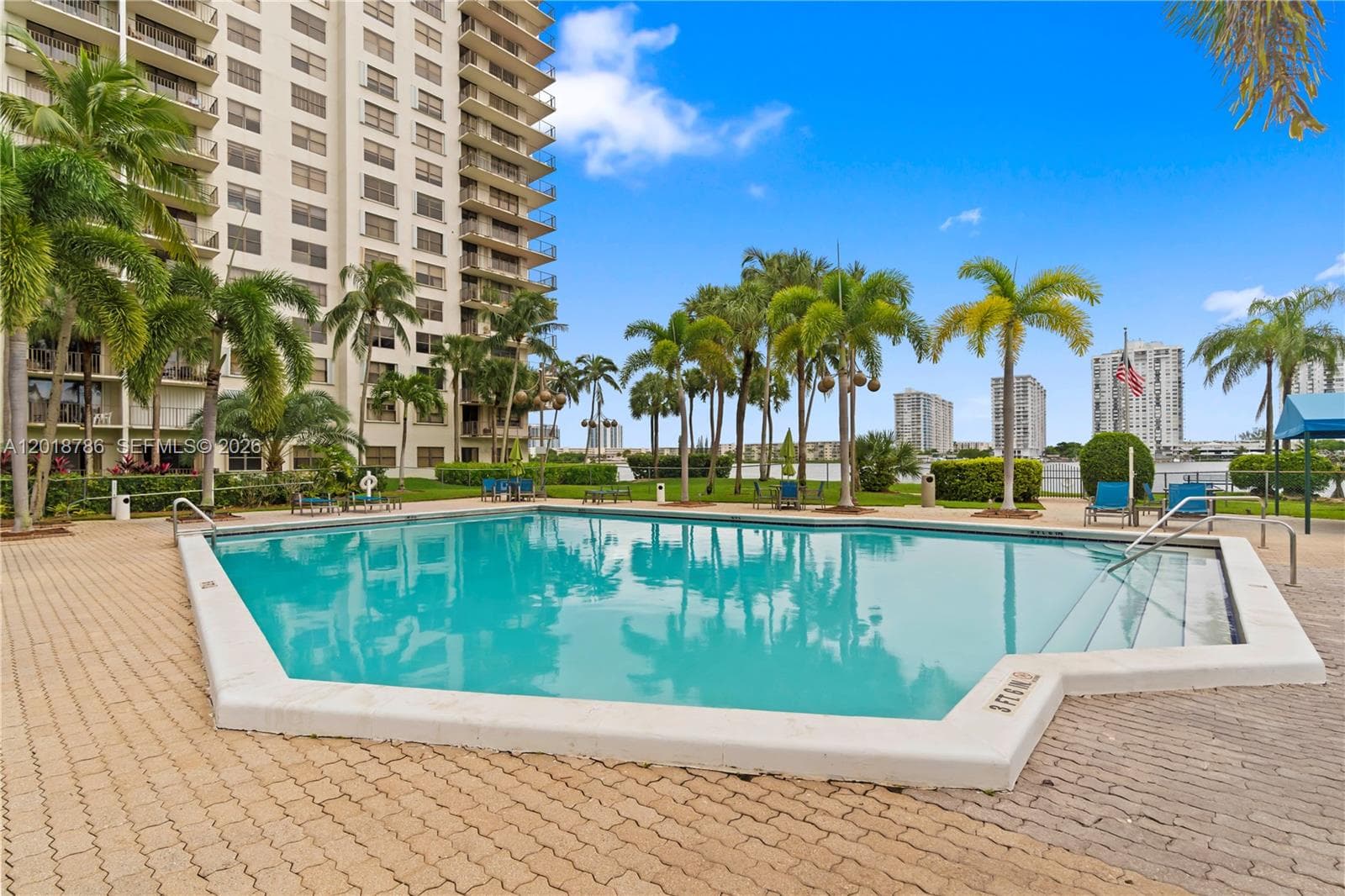 THE CLIPPER AT BISC COVE · #305 in Aventura - Photo 30