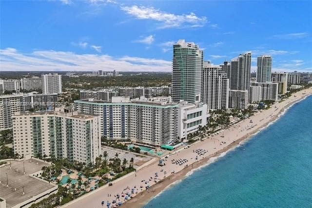 SEA AIR TOWERS CONDO · #PH03 in Hollywood - Photo 3