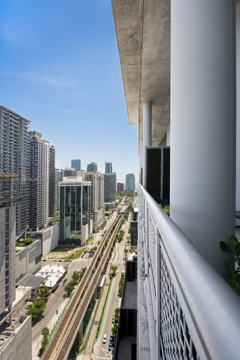 NEO VERTIKA · #PHI10 in Miami - Photo 9