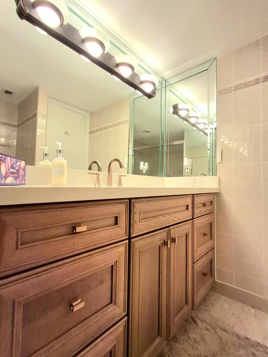 Claridge 2nd bathroom