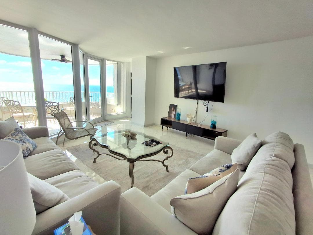 Claridge living room 2