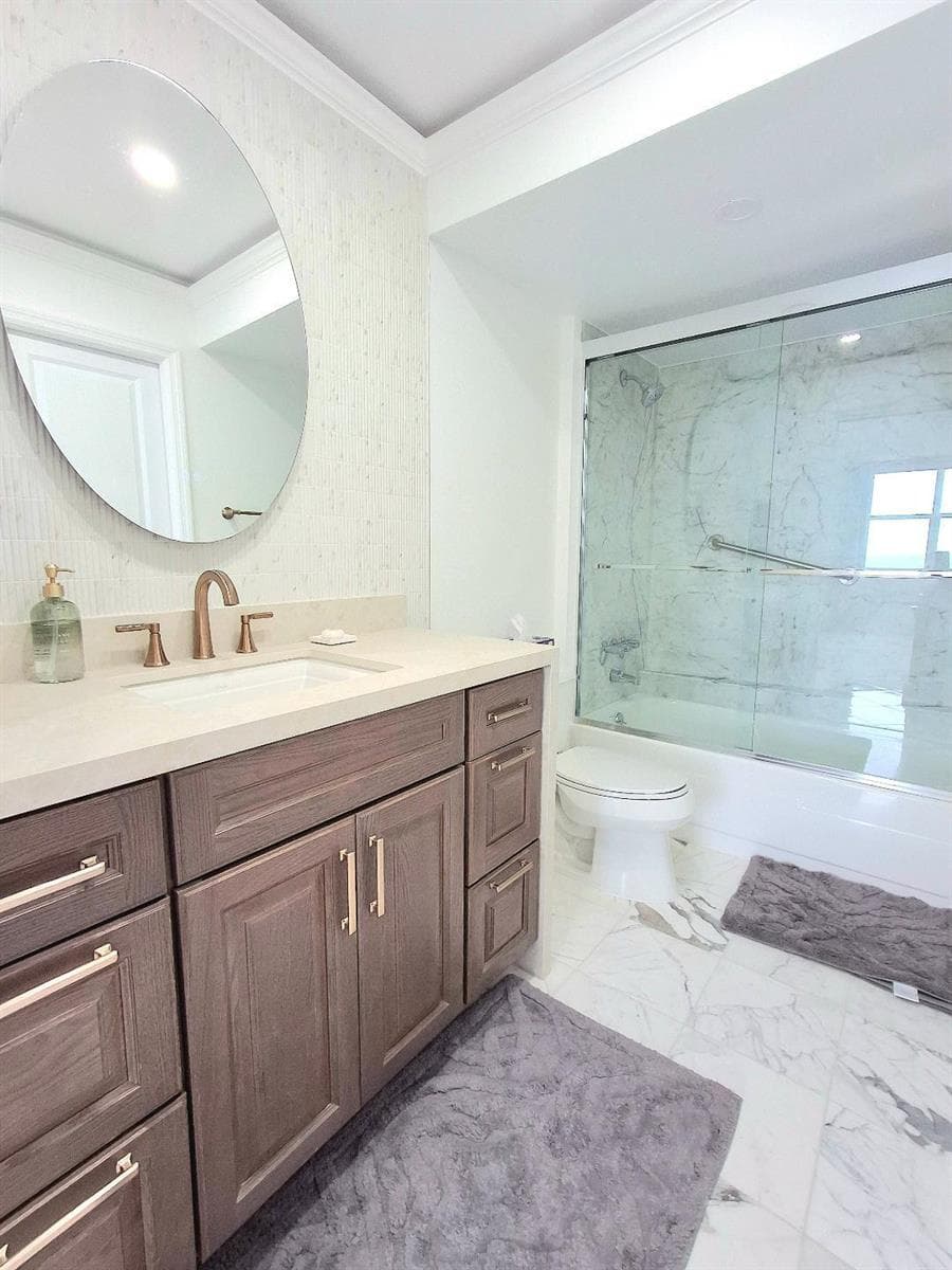 Claridge walk-in closet
