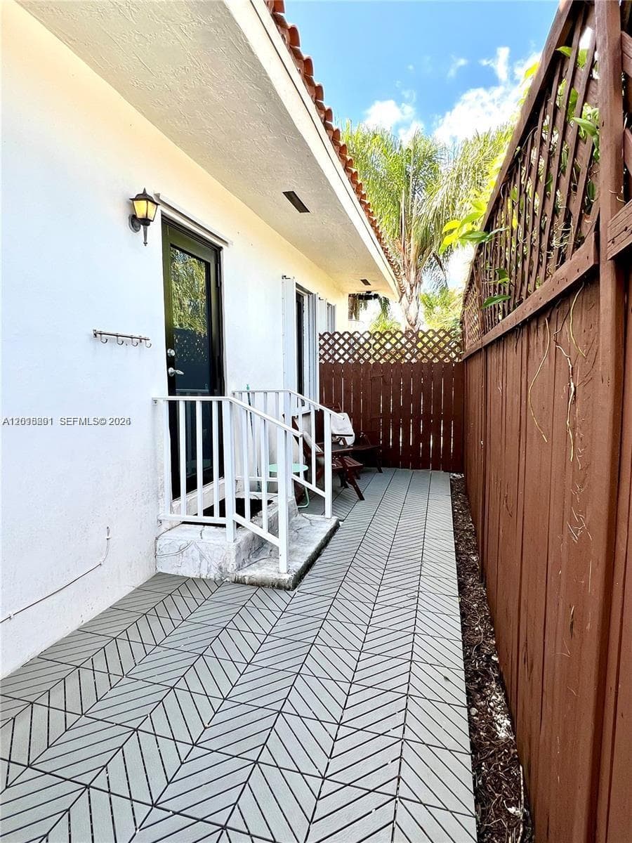 1100 SW 88th Ave #A photo 2
