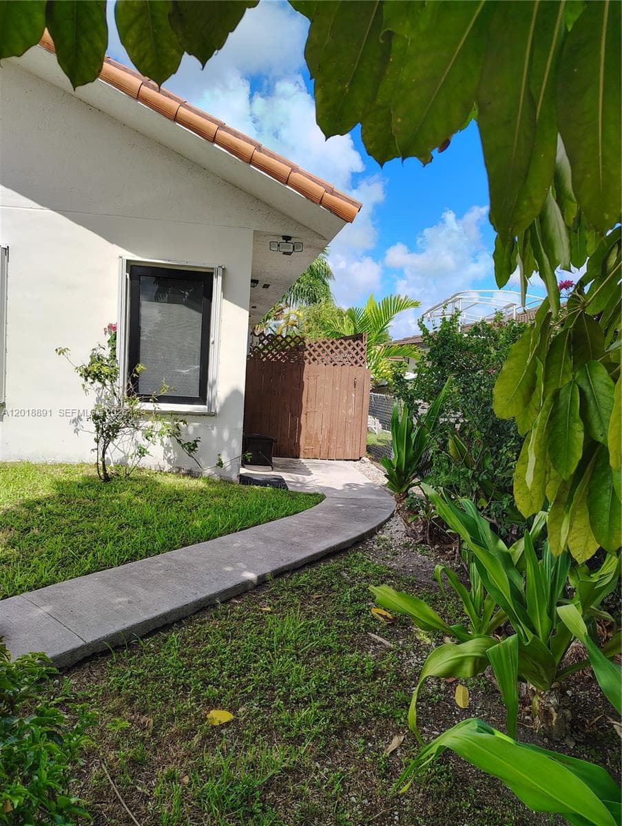 1100 SW 88th Ave #A photo 28