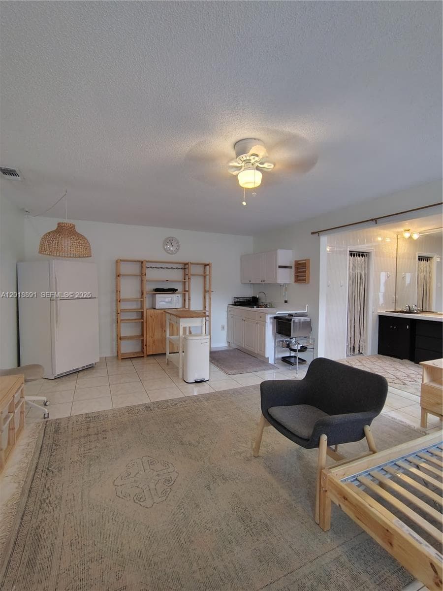 1100 SW 88th Ave #A photo 11