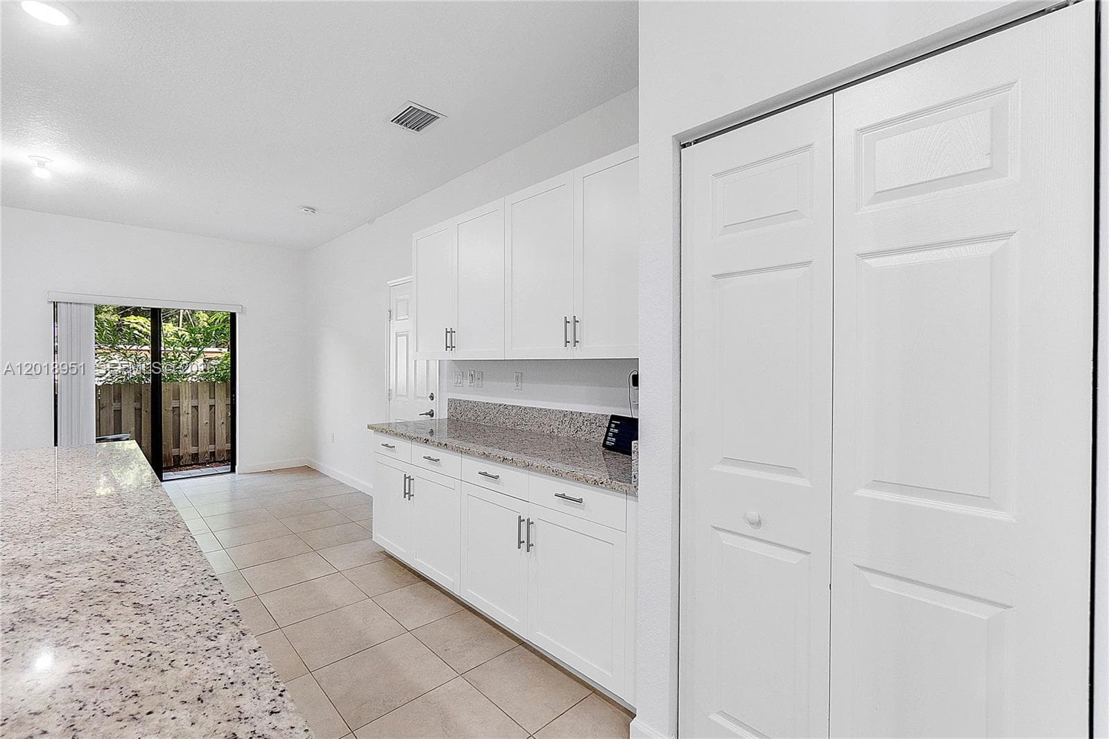 1541 SW 28th St #1541 photo 4