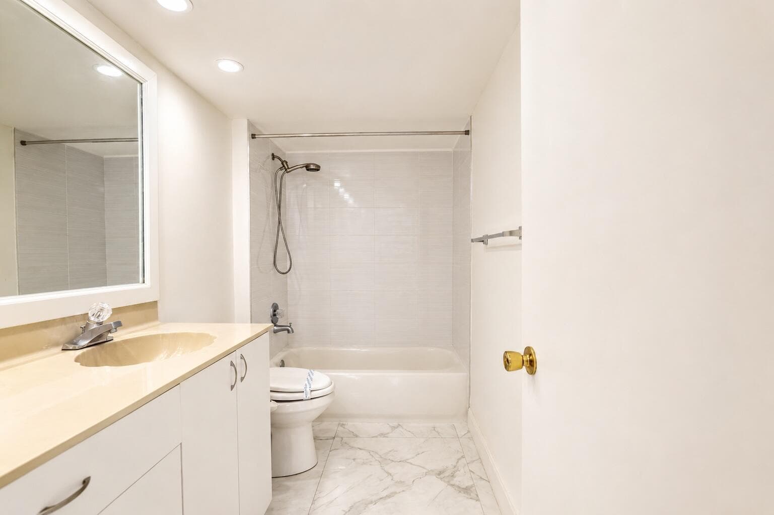 101 Briney Ave #401 18