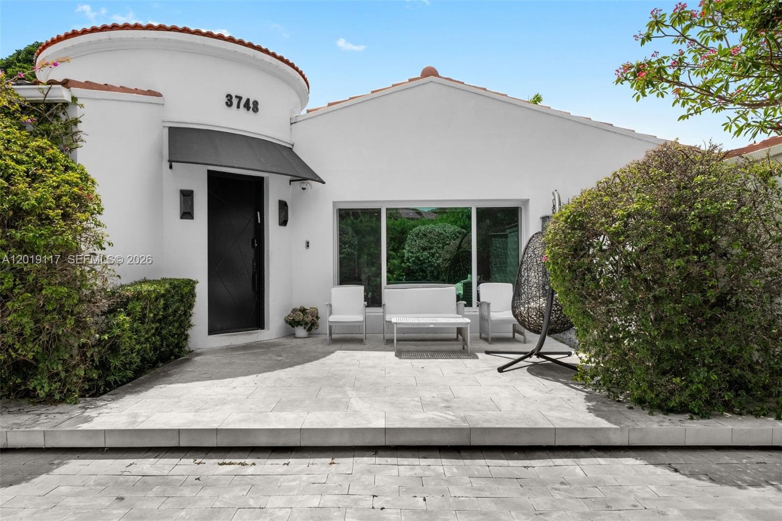 3748 Prairie Ave photo 2