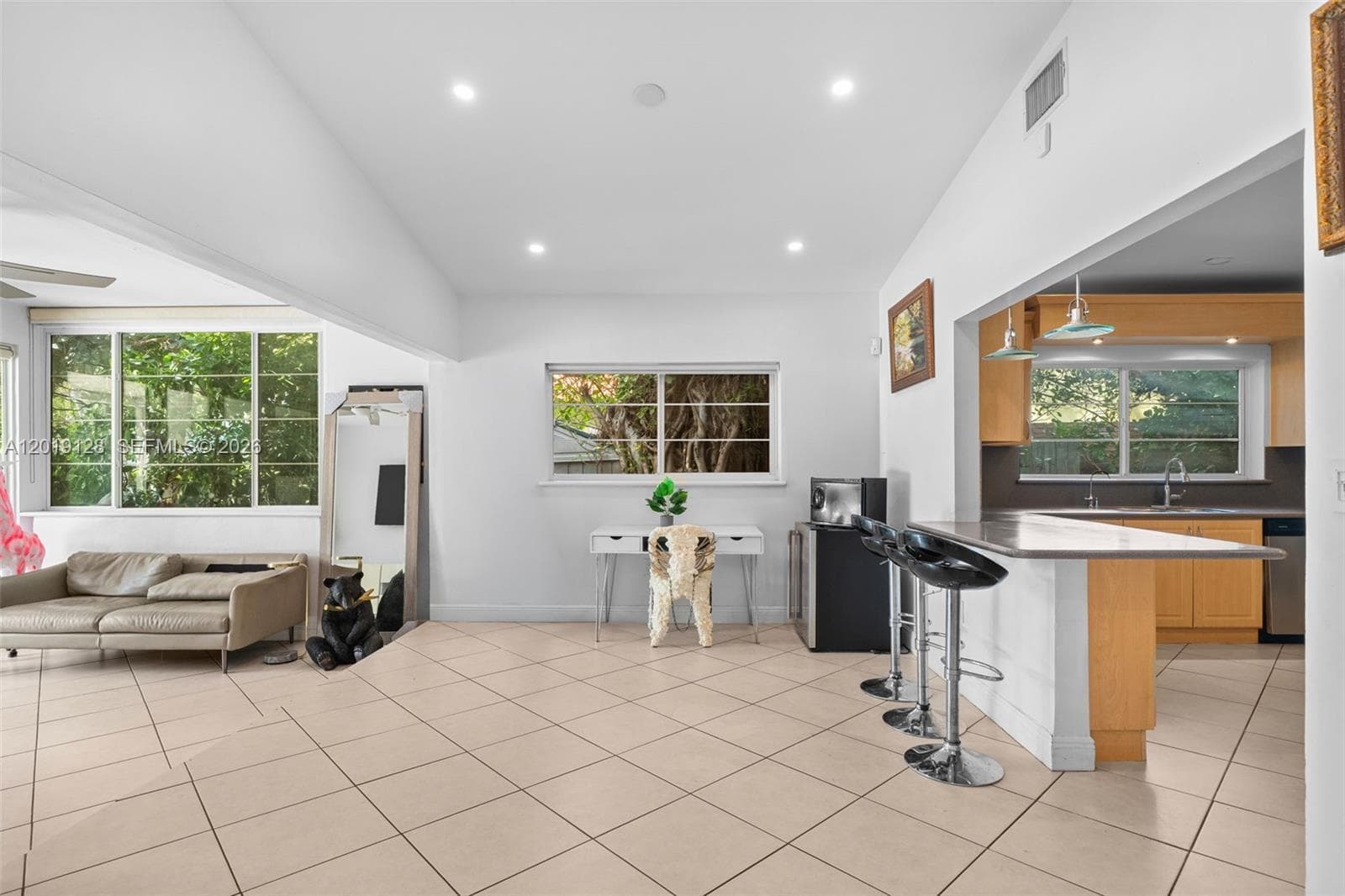 3758 Prairie Ave photo 9