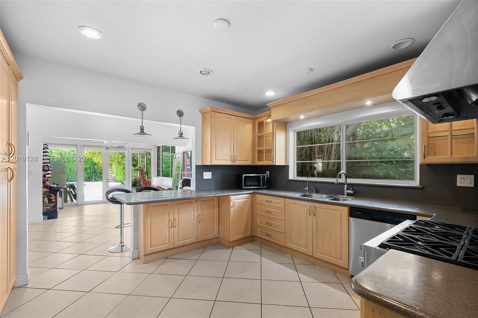 3758 Prairie Ave photo 10