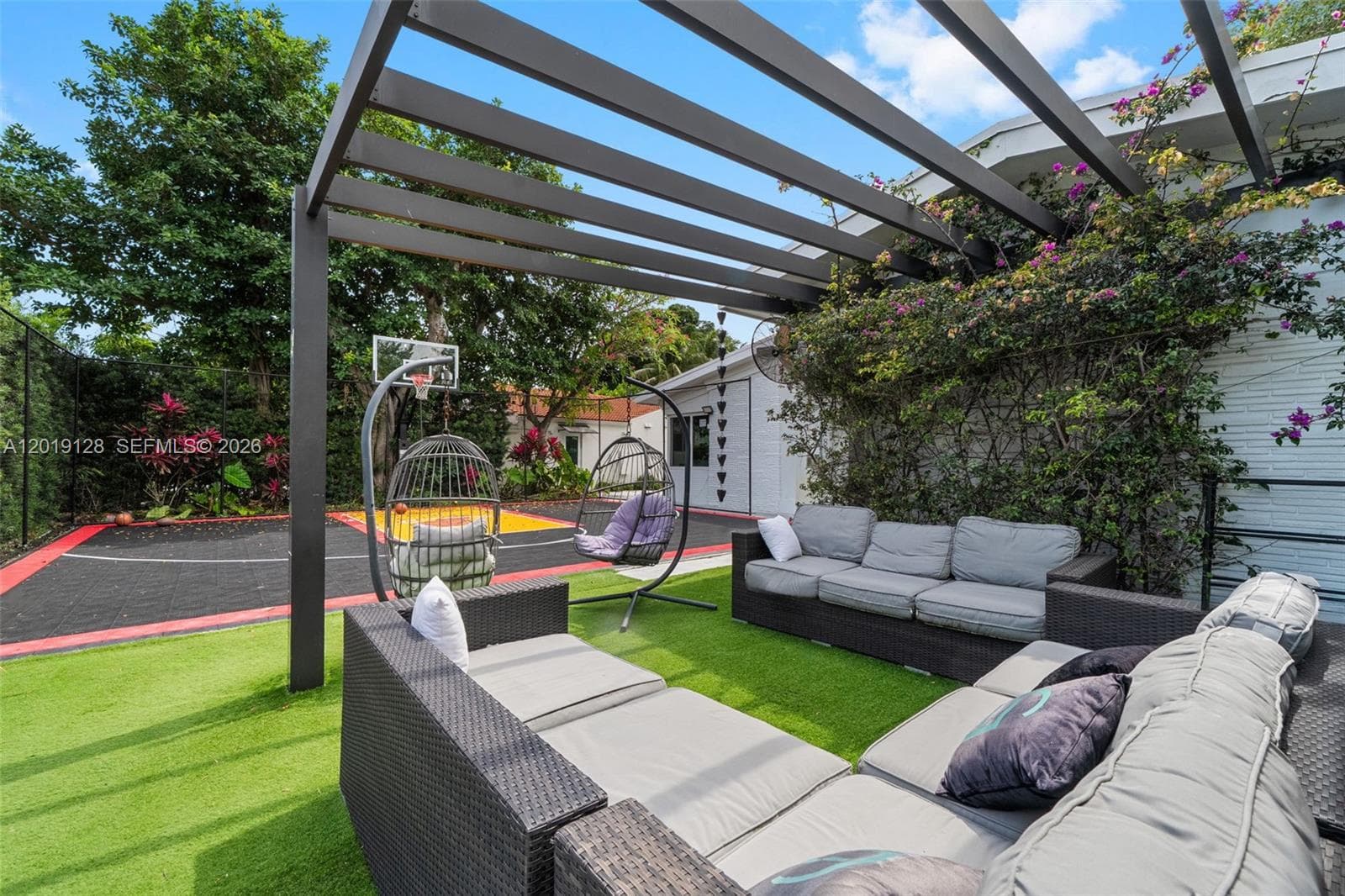 3758 Prairie Ave photo 4
