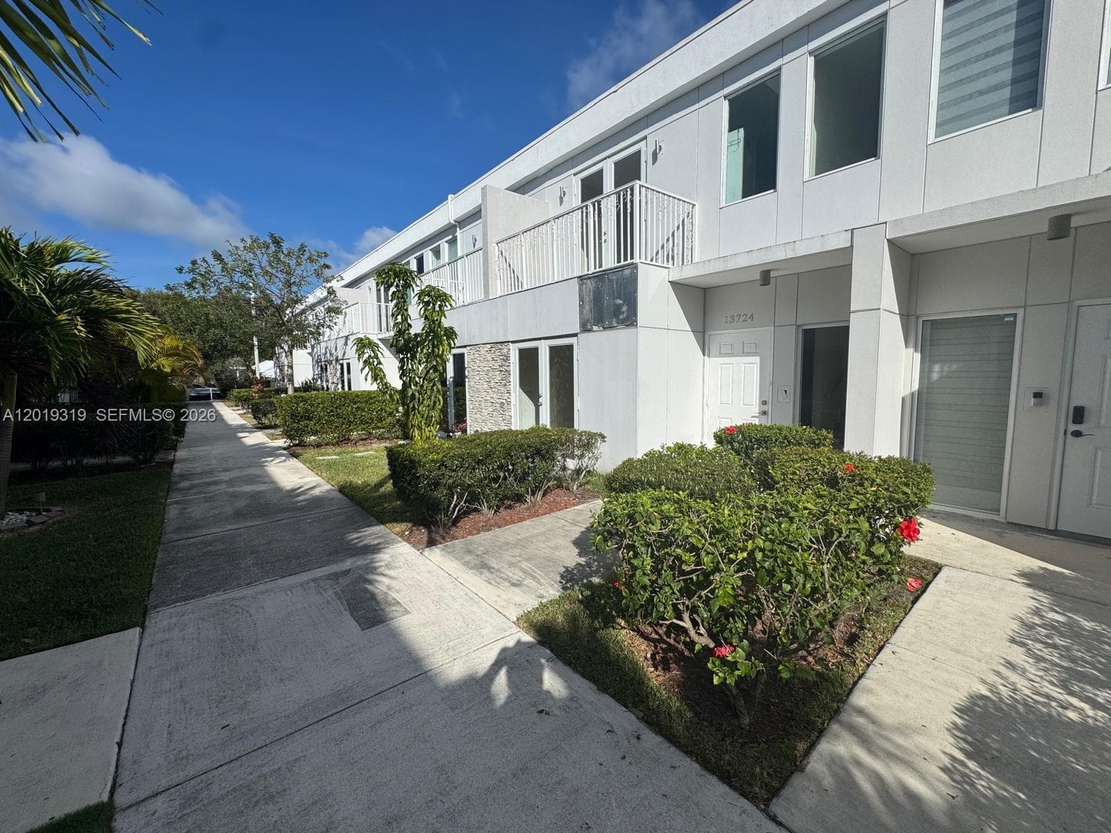 13724 SW 259th St photo 4
