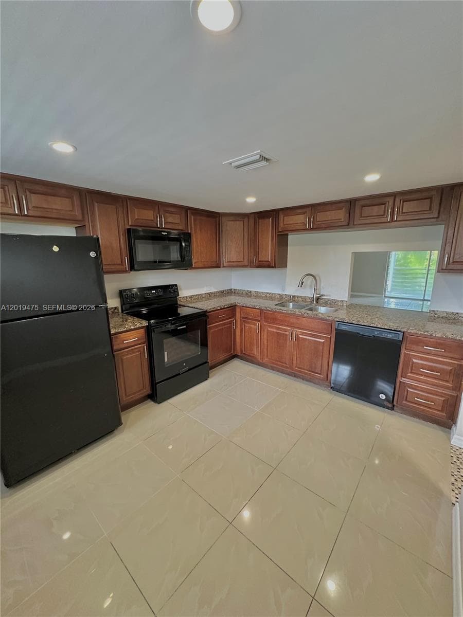 ROYAL OAKS CONDO · #345 in Miami - Photo 10
