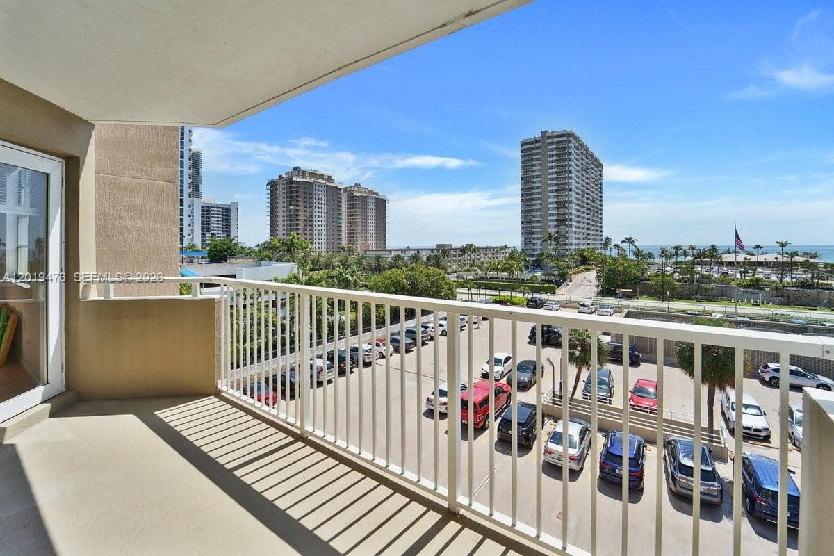 Hemispheres Condo · #4G in Hallandale Beach - Photo 7