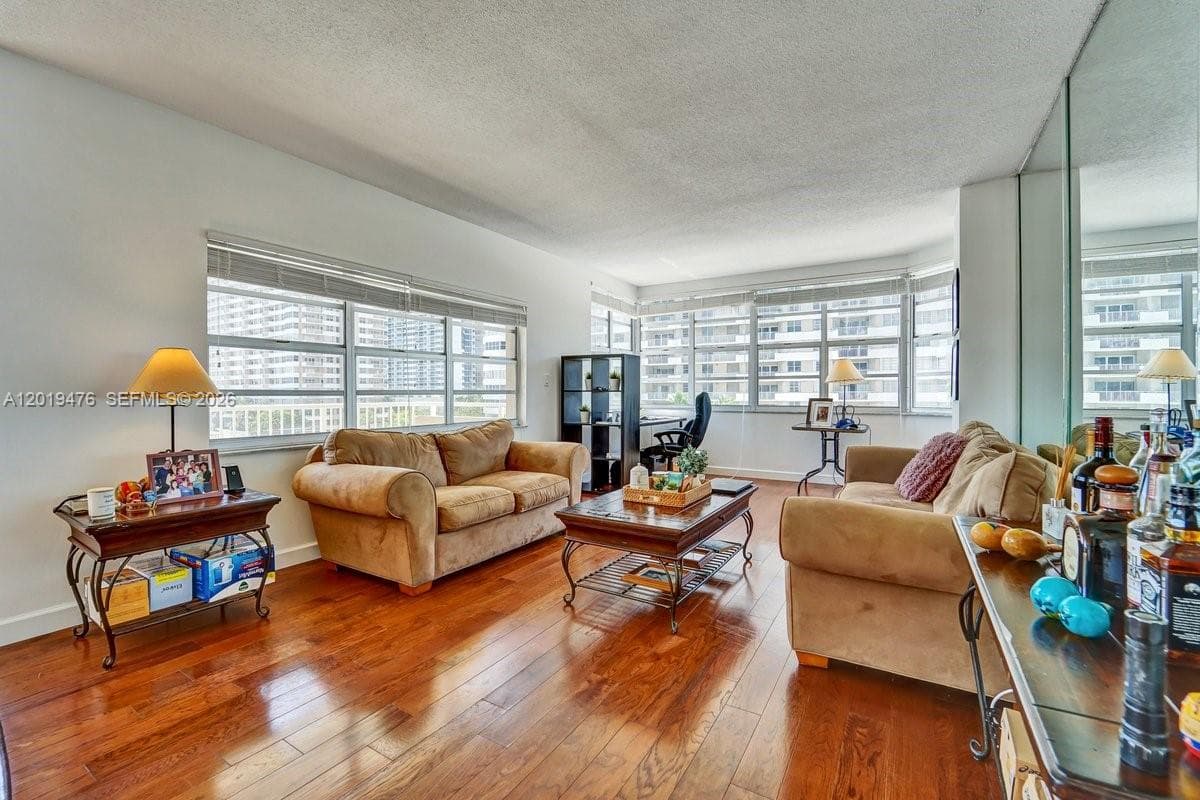Hemispheres Condo · #4G in Hallandale Beach - Photo 3