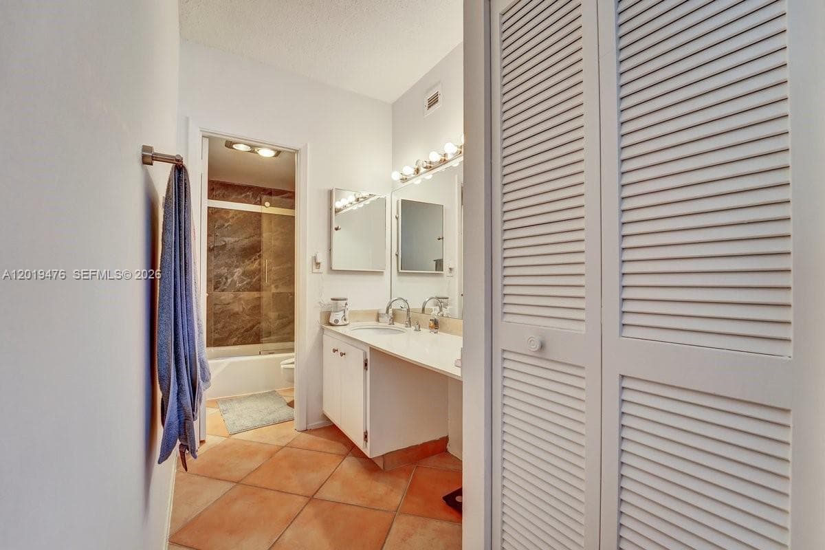 Hemispheres Condo · #4G in Hallandale Beach - Photo 24