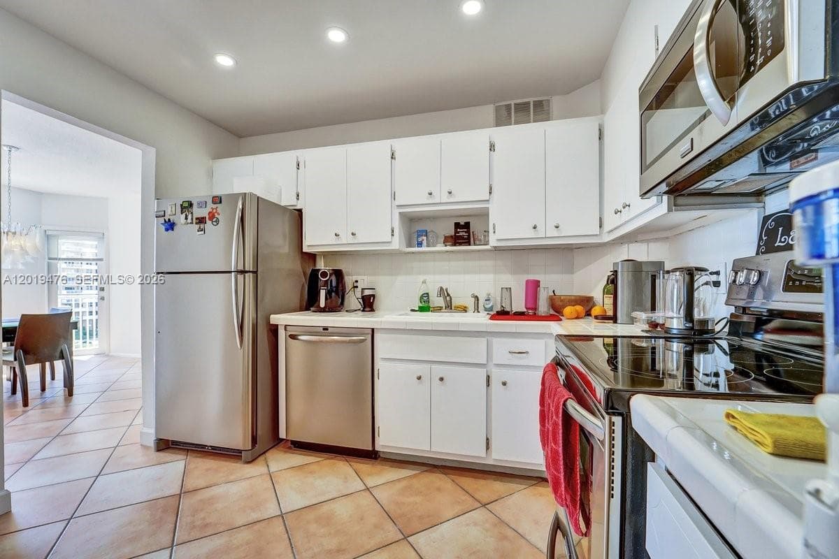 Hemispheres Condo · #4G in Hallandale Beach - Photo 10