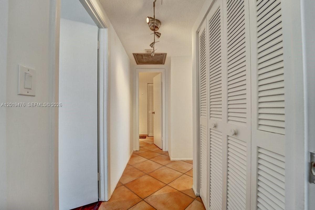 Hemispheres Condo · #4G in Hallandale Beach - Photo 18