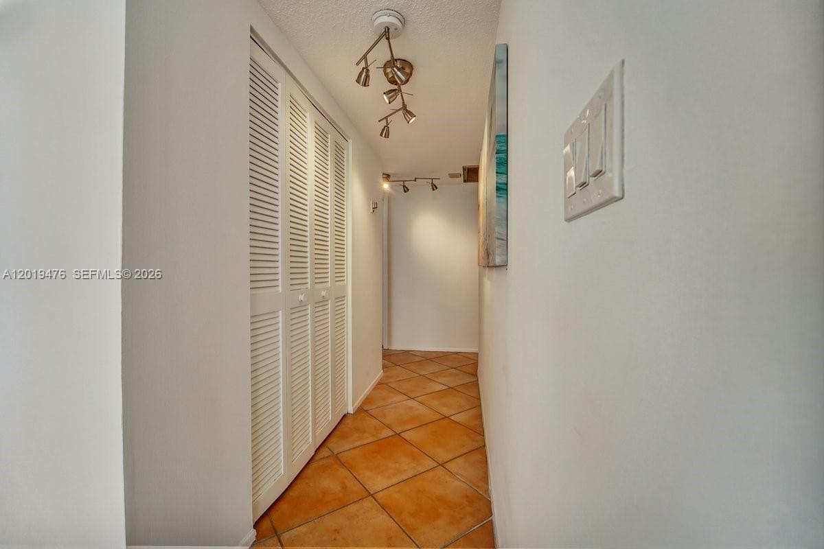 Hemispheres Condo · #4G in Hallandale Beach - Photo 11