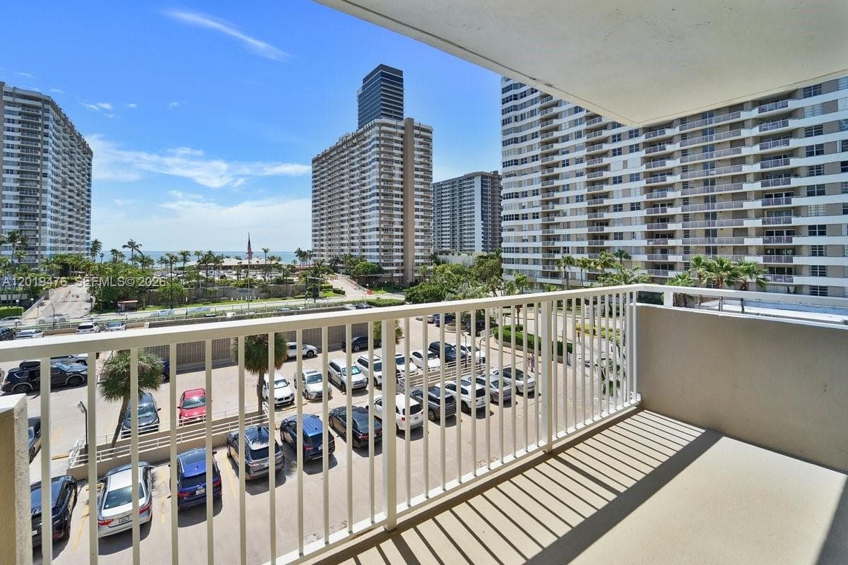 Hemispheres Condo · #4G in Hallandale Beach - Photo 35