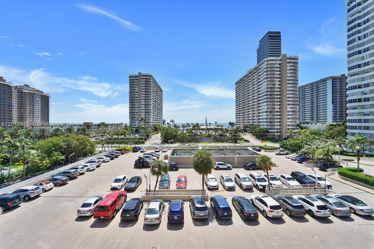Hemispheres Condo · #4G in Hallandale Beach - Photo 8