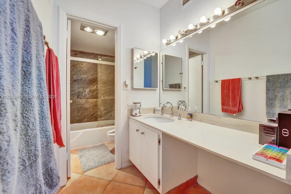 Hemispheres Condo · #4G in Hallandale Beach - Photo 25
