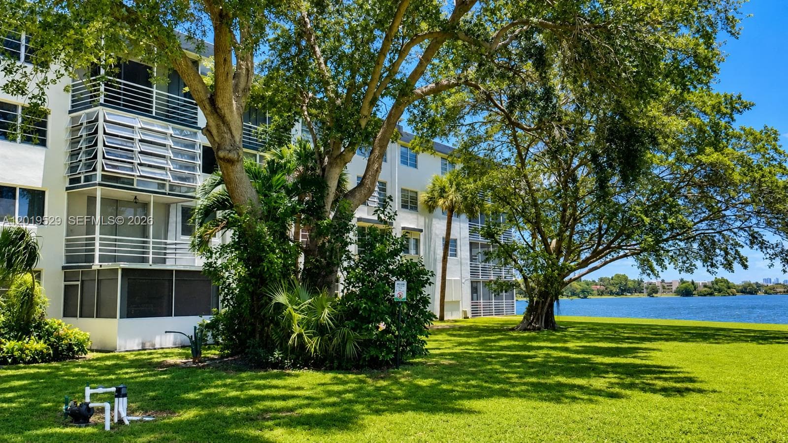 ROYAL OAKS CONDO · #117 in Miami - Photo 5