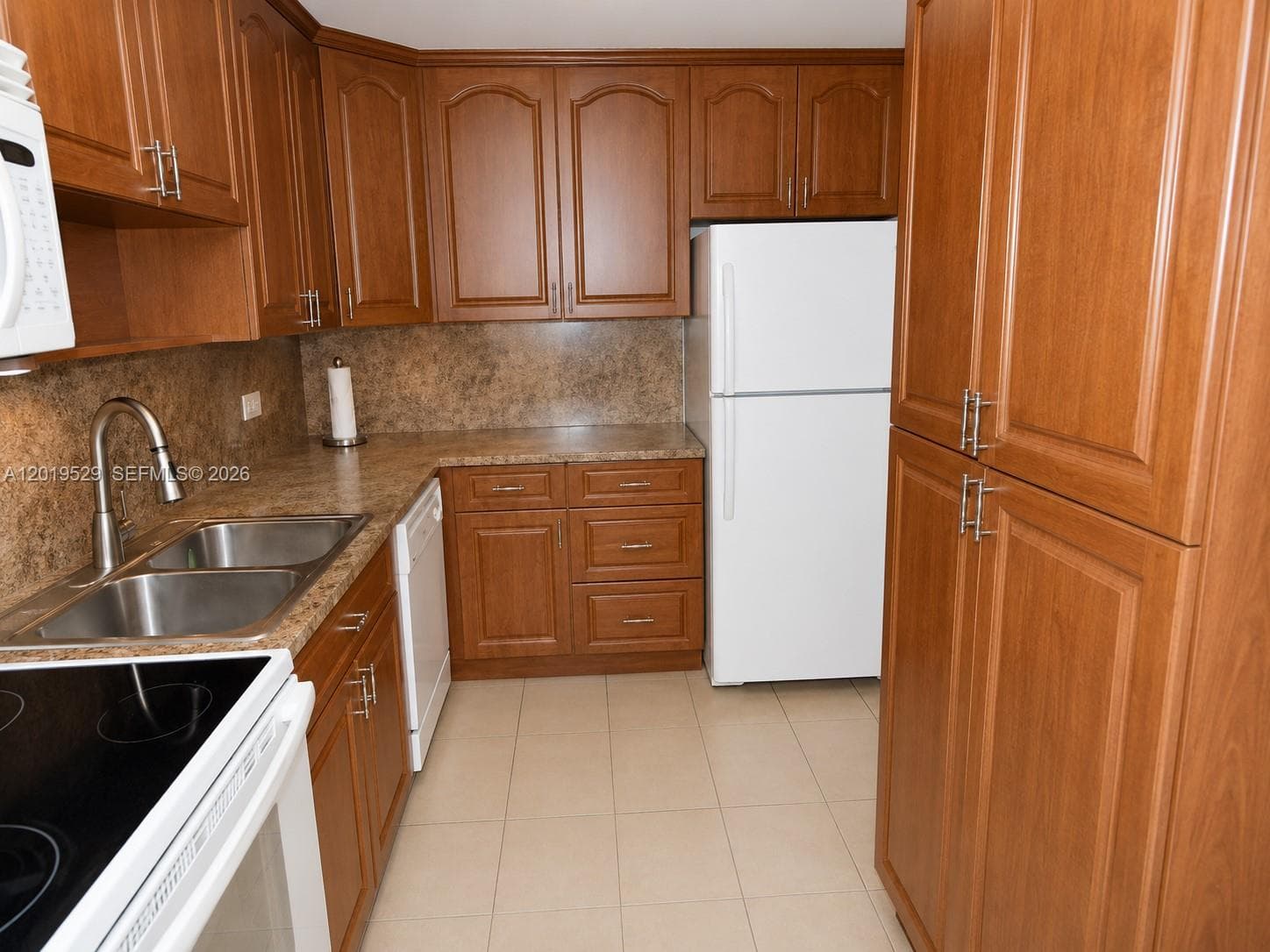 ROYAL OAKS CONDO · #117 in Miami - Photo 4
