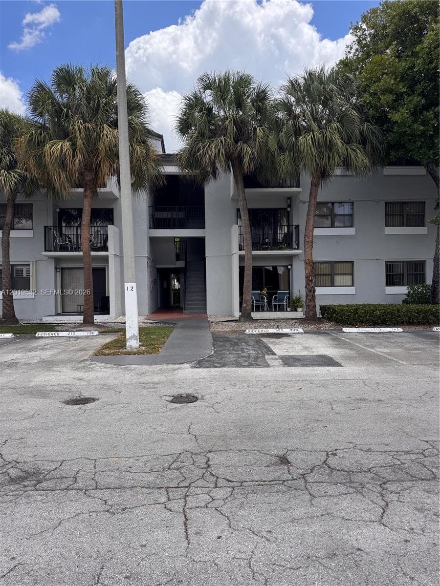 villa bellini · #207 in Hialeah - Photo 3