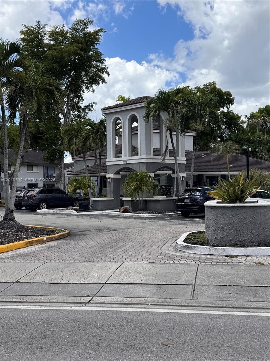 villa bellini · #207 in Hialeah - Photo 1