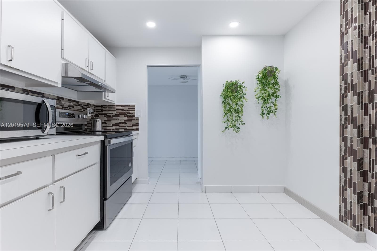 OLYMPUS CONDO · #1110 in Hallandale Beach - Photo 16