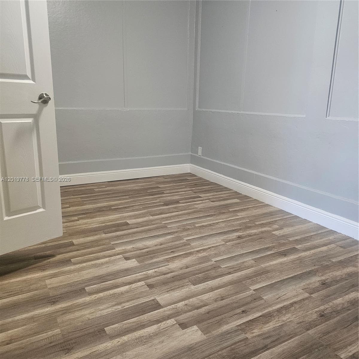 Den/office/2nd bedroom