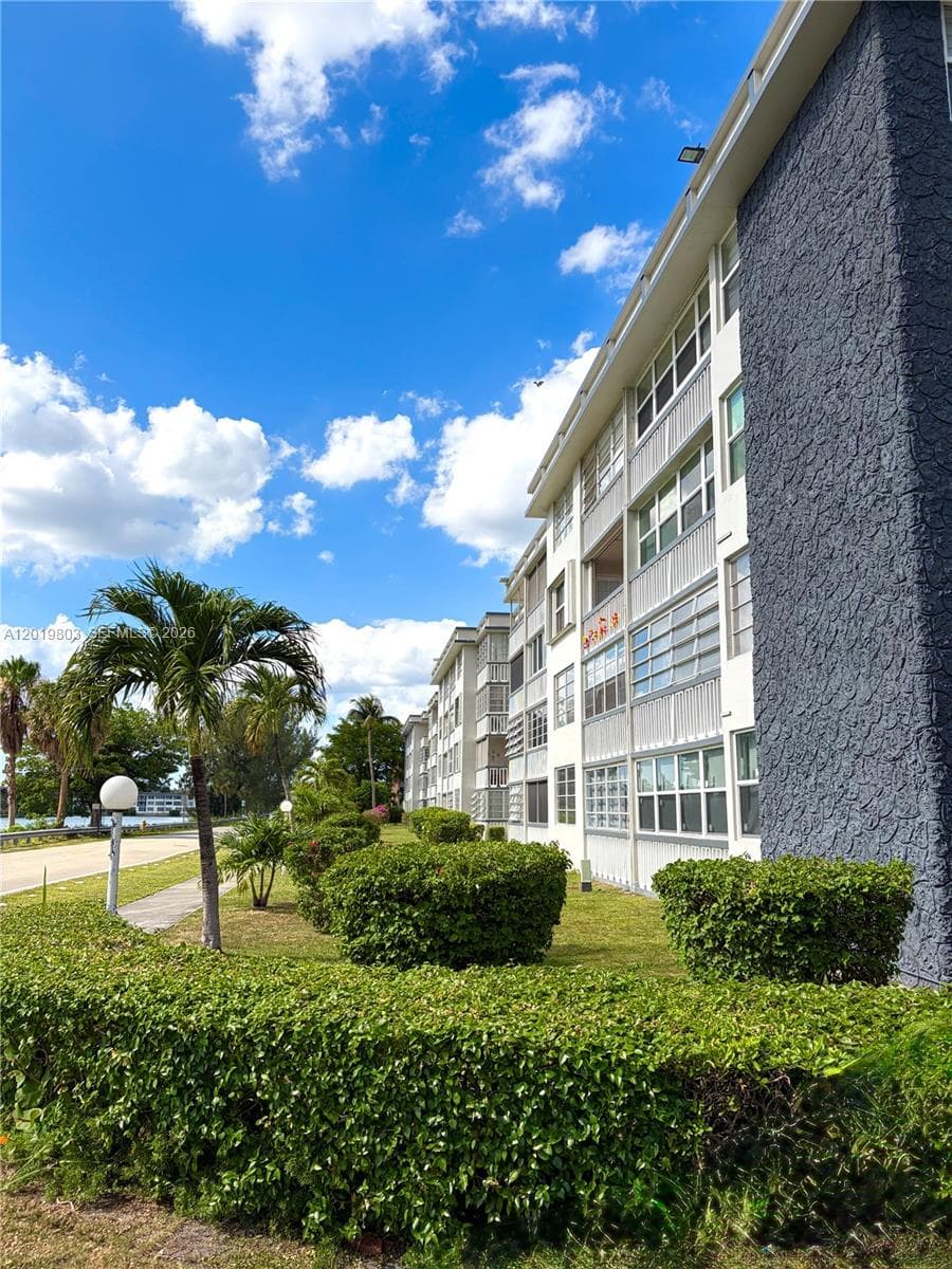 18601 Ne 14th ave · #301 in Miami - Photo 1