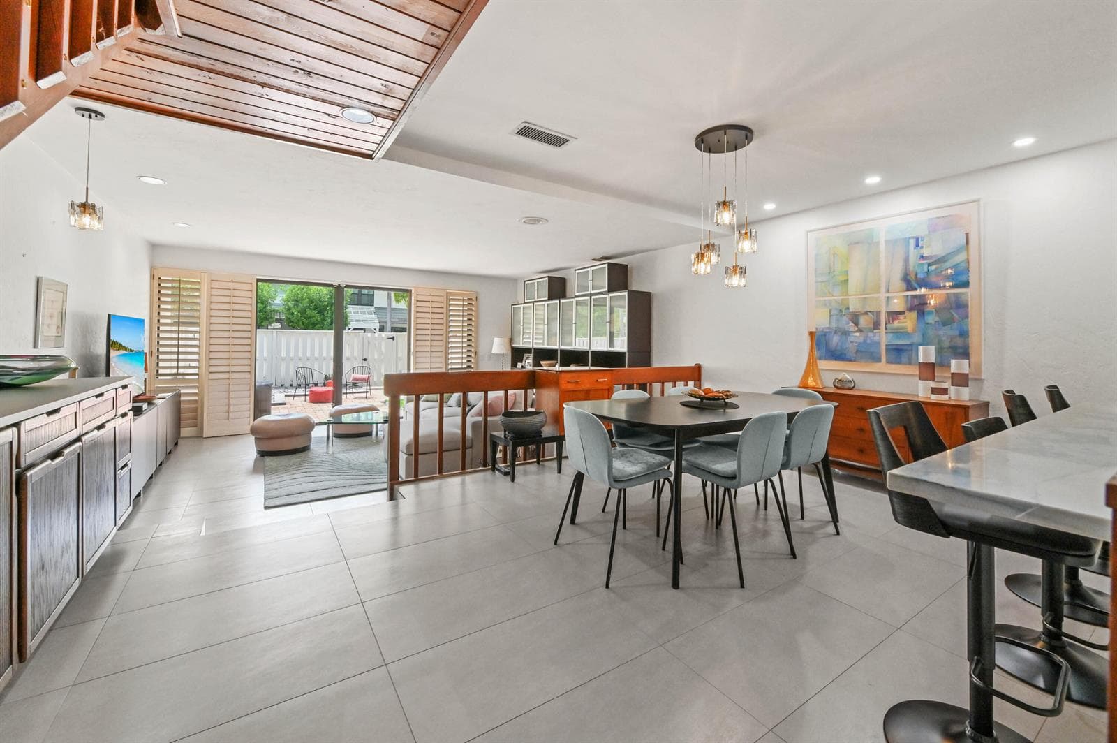 07 Dining area 01